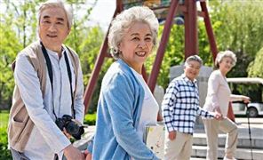 银发族旅行人均花费同比增长35% 50岁以上用户的近3成搜索为7天以上住宿