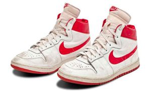 乔丹穿过球鞋拍出147万美元 价格是如何被炒的? 篮球鞋行业发展分析