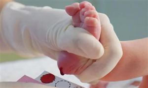 新生儿采足底血是干嘛的?血液检测行业市场前景及现状