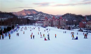 2025年我国冰雪产业总规模预计1万亿元  冰雪行业市场发展迎爆发期