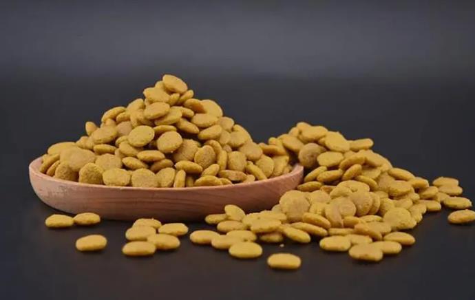 我国宠物饲料产量突破百万吨 2023宠物食品企业格局与发展战略研究