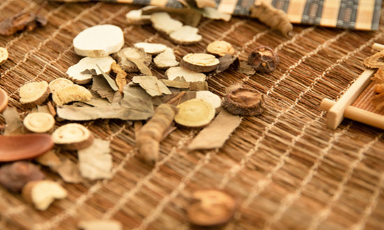 水蛭的药理作用是什么 水蛭养殖行业市场发展分析