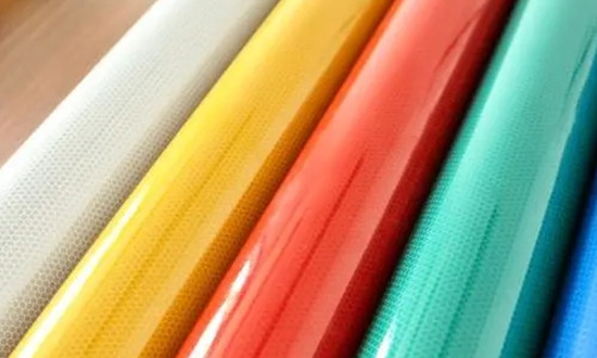 2024年中国反光材料行业SWOT分析及未来发展前景预测