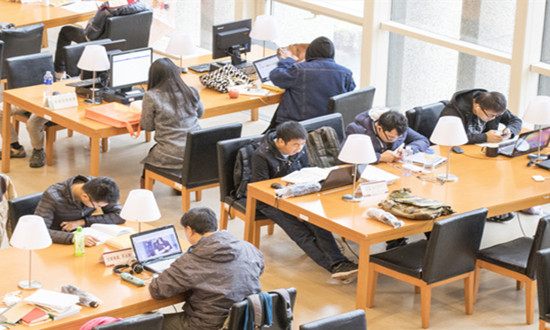 10省份放宽公务员35岁年龄限制 公务员培训行业前景如何