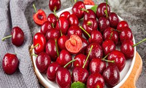 樱桃卖爆了 连夜排队抢货 货没摆好就被订光 樱桃果树行业发展前景与投资战略规划分析报告