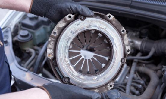 汽车离合器市场现状分析  国内汽车工业的快速发展吸引了零部件巨头的加入