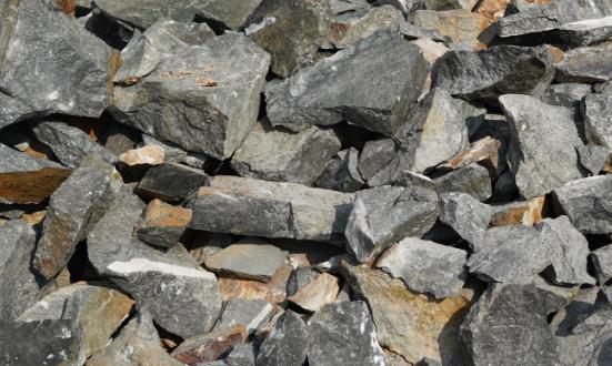 磷酸铁锂材料市场发展现状 磷酸铁锂材料市场供需格局分析