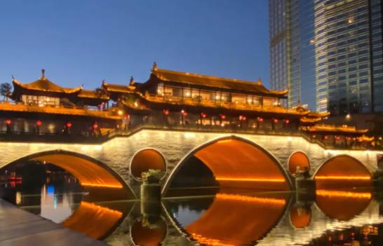 五一假期十大热门城市 重庆市餐饮行业发展前景投资分析