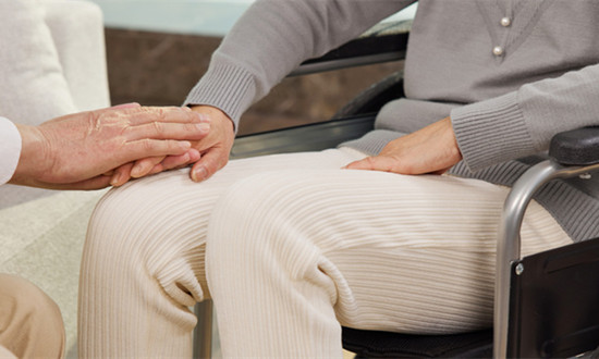 多地探索建设社区日间照料中心 拓展社区养老服务功能