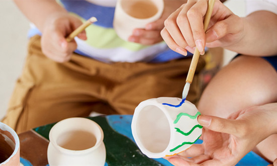 全国共有托育服务机构约7.5万家 提供托位数约350万个