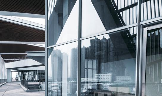 建筑玻璃毛利率跌至负值！2023年建筑玻璃行业市场深度分析