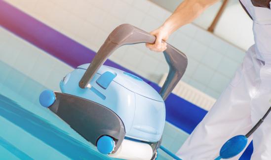 泳池清洁机器人行业发展现状 清洁机器人市场空间巨大！中国智能清洁机器人行业前景预测