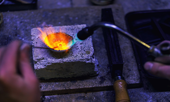 石墨的一个主要用途是生产耐火材料 石墨制品行业发展模式分析