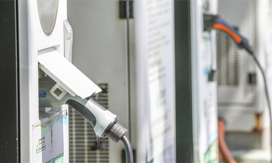 新能源汽车下乡提速 商务部推动完善农村充电基础设施