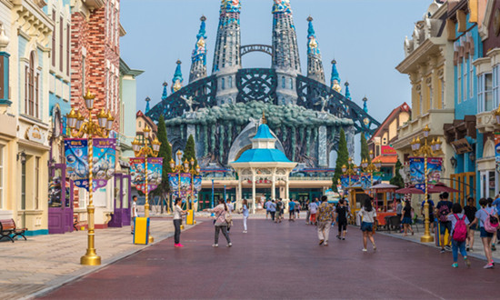 主题乐园、城市夜游等新兴旅游业复苏 游乐类主题公园行业发展分析