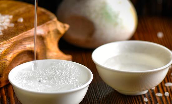 中国中低端白酒行业消费趋势 中国中低端白酒行业发展战略研究