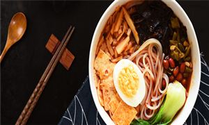 真香你爱嗦的螺蛳粉它火到国外 出口值暴增超40% 袋装螺蛳粉行业发展趋势