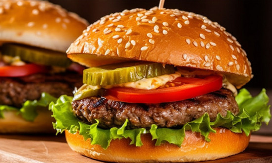 中式汉堡连锁品牌塔斯汀门店数达到4500家 汉堡行业市场竞争现状分析