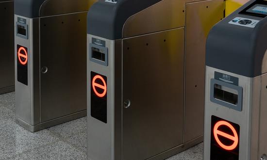 我国安防市场已经形成了三足鼎立的格局 国内通道闸机行业市场需求分析