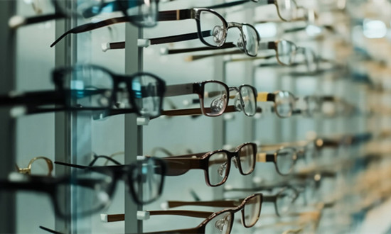 “一人多镜”已成为消费习惯 眼镜专用设备行业市场发展前瞻