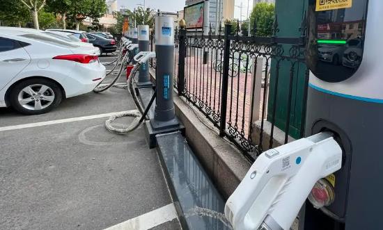 全国近九成高速公路服务区已建设电动汽车充电设施 充电桩行业市场投资分析