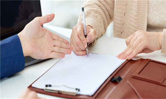 工信部：加快虚拟现实设备、智慧健康养老产品和服务的研发和产业化 我国智慧养老产业市场规模分析