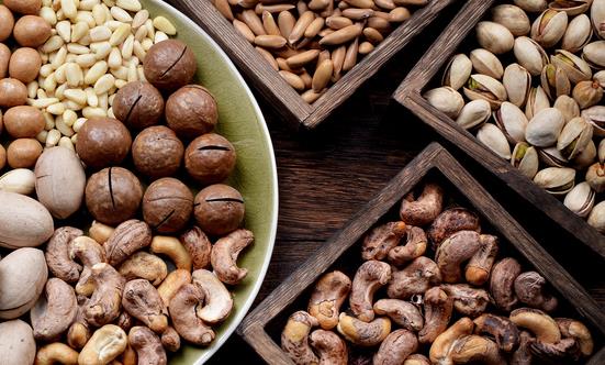 中国休闲食品市场规模不断扩大 消费者需求稳步增长 坚果炒货行业发展分析