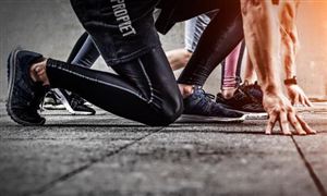 李宁2023上半年收入超140亿元 运动服装市场深度分析