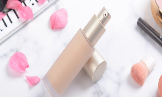 粉底液行业报告 ：口红、粉底液领域国产品牌初露头角