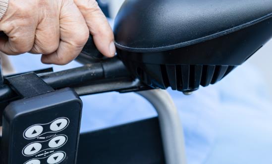 中国电动轮椅行业发展前景 中国电动轮椅行业市场产销情况分析