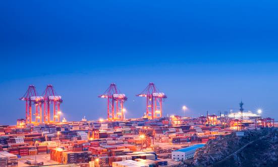 保税区能便利转口贸易增加有关费用的收入 中国保税区行业进出口分析