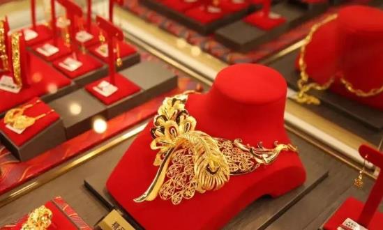 上半年老凤祥黄金业务创收超400亿 黄金饰品需求持续增长