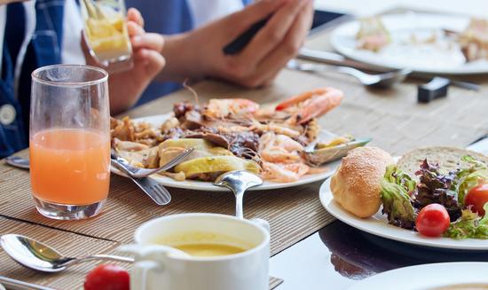 我国旅游业发展开始强势恢复 2023年酒店餐饮行业发展现状分析