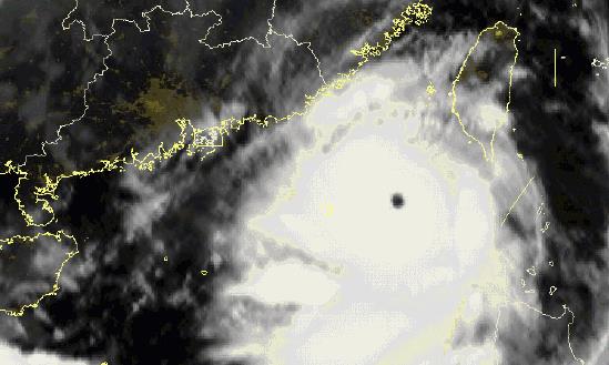 中央气象台继续发布台风红色预警 台风“苏拉”将给华南带来强风雨　　