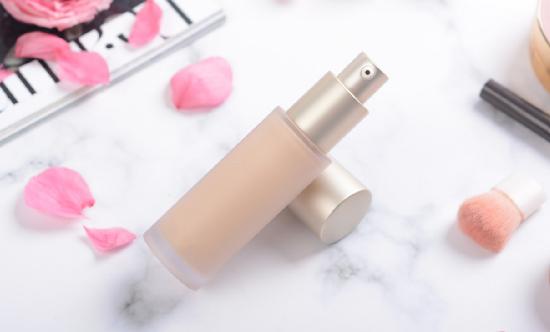 粉底液行业市场分析2023：国产品牌在美妆市场中有较大的进步