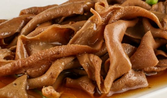 2023年中国卤制食品行业市场发展分析：卤制品传统美食步入新阶段，线上销售呈现出快速增长趋势