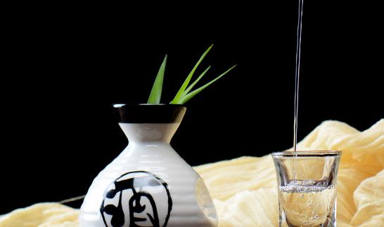 2023浓香型白酒行业发展现状分析：预计到2025年将突破3000亿元