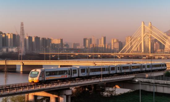 2023城市公共交通行业调研：我国城市公共交通年客运量达547亿人次