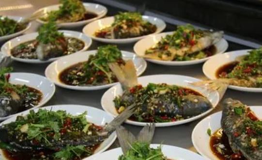 “十一”假期餐饮消费热力十足 2023年餐饮行业复苏进行时