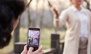 60岁及以上老年网民规模达1.53亿 老年手机行业市场现状分析