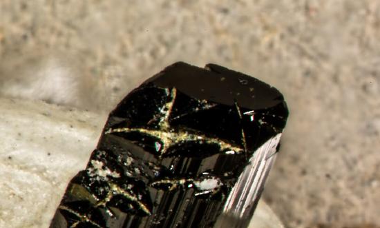 电气石行业调研分析 电气石粉纳米化将成为电气石应用主要的发展趋势