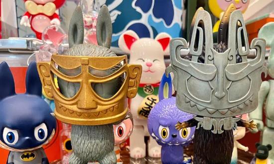 潮玩产业经济价值：潮玩全球市场规模预计2023年接近400亿美元