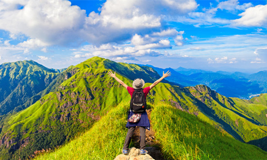 户外旅游市场规模不断扩张 户外旅游行业未来前景趋势分析