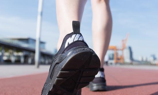 中老年鞋行业市场规模与发展趋势预测：预计2027年中国中老年鞋市场规模将达193.22亿元