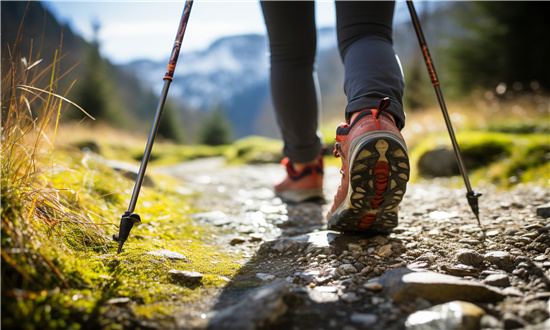 预计2025年户外用品行业市场规模分析 今年“双十一”运动户外鞋服类产品销售暴涨300%