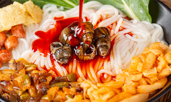 广西柳州螺蛳粉品牌价值突破110亿元 柳州螺蛳粉市场发展情况分析