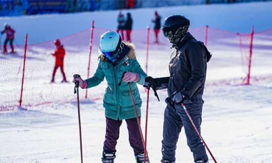 我国滑雪场统计数已达到近700个 室内滑雪场行业市场发展分析