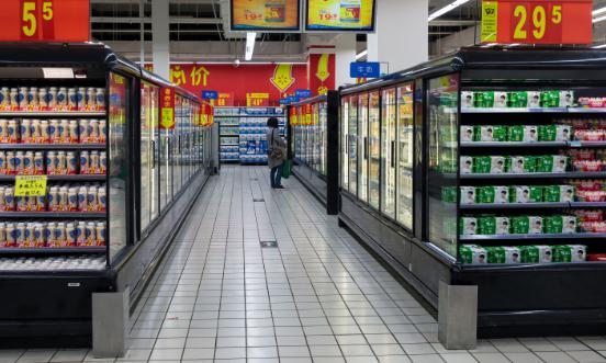 线下零售未来发展趋势分析：巨型化和专营化是两种同时并存的发展方向