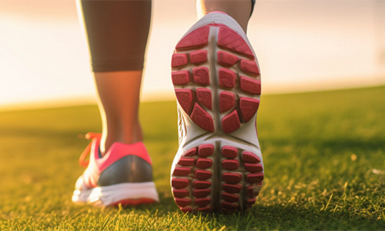 慢跑鞋行业发展分析：我国每年有将近4亿跑者，跑步细分赛道空间广阔