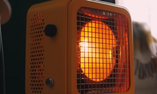 今年入冬首次降温后其店铺电暖足器的销售额增长150%   电暖器行业市场分析